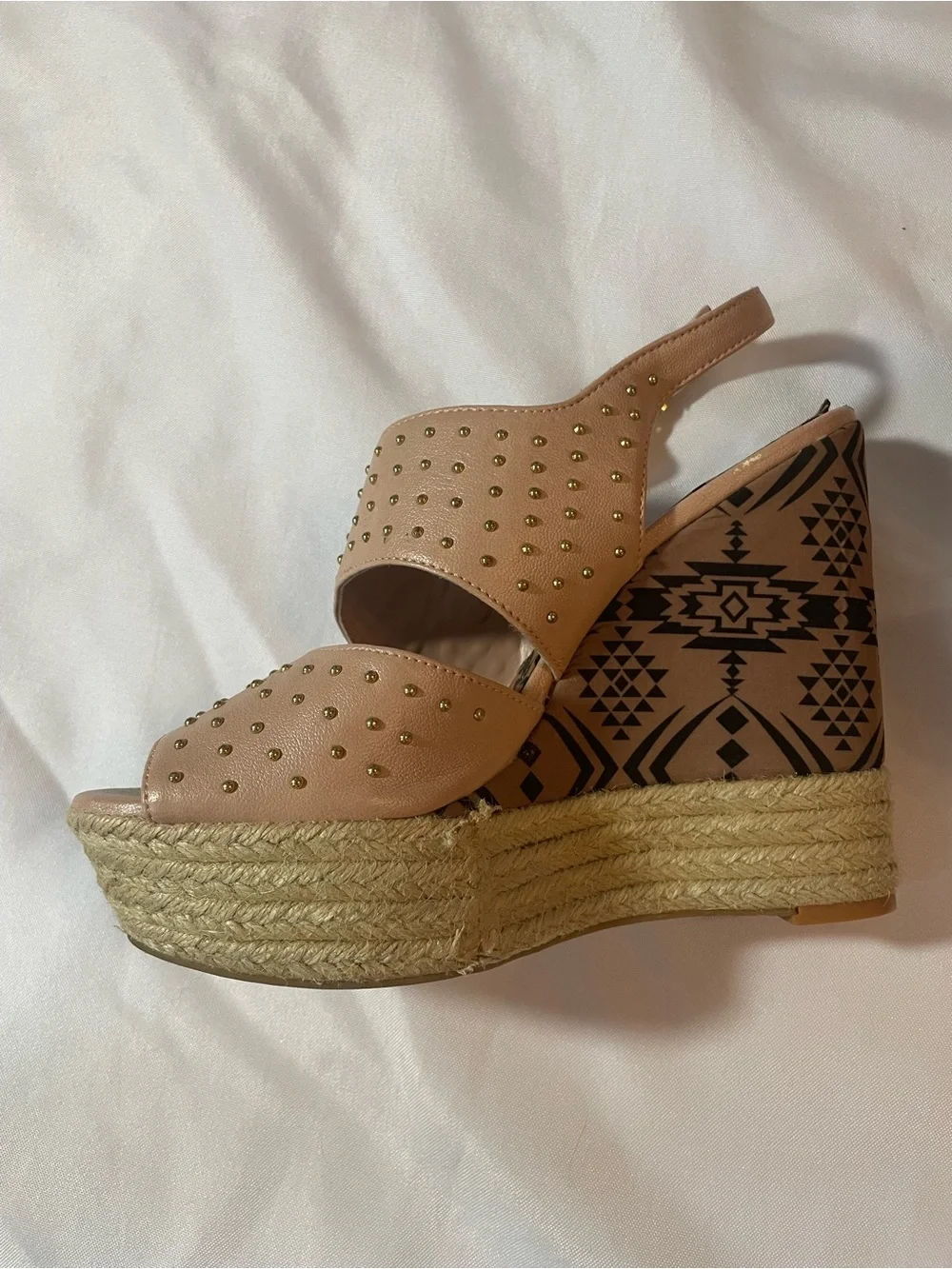 Jessica Simpson Women’s Gold Studded Tan Platform Wedge Heels Sz 8 1/2B (38 1/2)